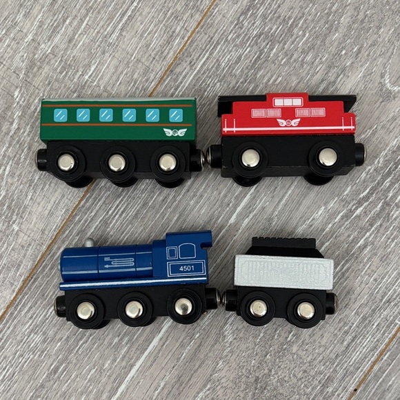 Lil Chugs Wooden Passenger Express Train Set - Picture 2 of 8